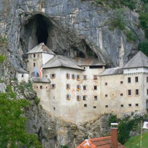 Do Albanii 2009 - Zamek Predjama w Słowenii