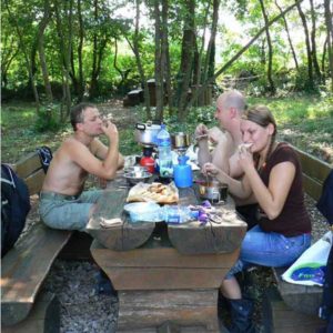 Do Albanii 2009 - posiłek w Słowenii