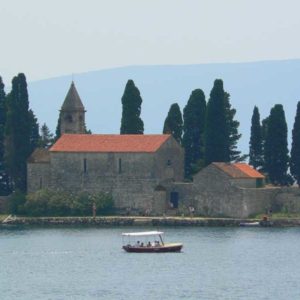 Do Albanii 2009 - klasztor na Boce Kotorskiej w Czarnogórze