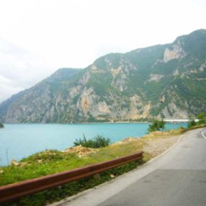 Do Albanii 2009 - kanion rzeki Piva w Czarnogórze