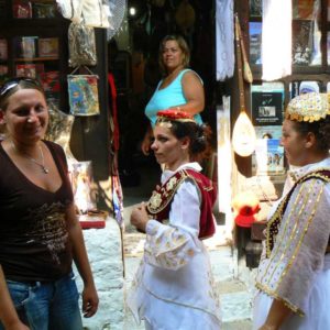 Do Albanii 2009 - pchli targ w Kruji, Albania