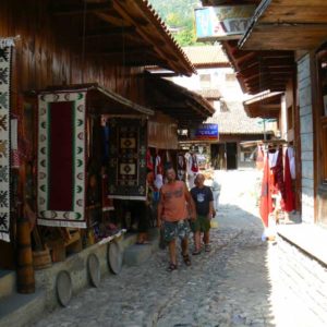 Do Albanii 2009 - pchli targ w Kruji, Albania