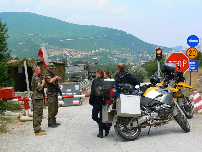 Do Albanii 2009 - Kosowo, polski posterunek graniczny sił KFOR