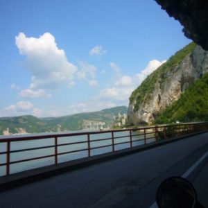 Do Albanii 2009 - Serbia, przed nami twierdza Golubacz - miejsce śmierci Zawiszy Czarnego