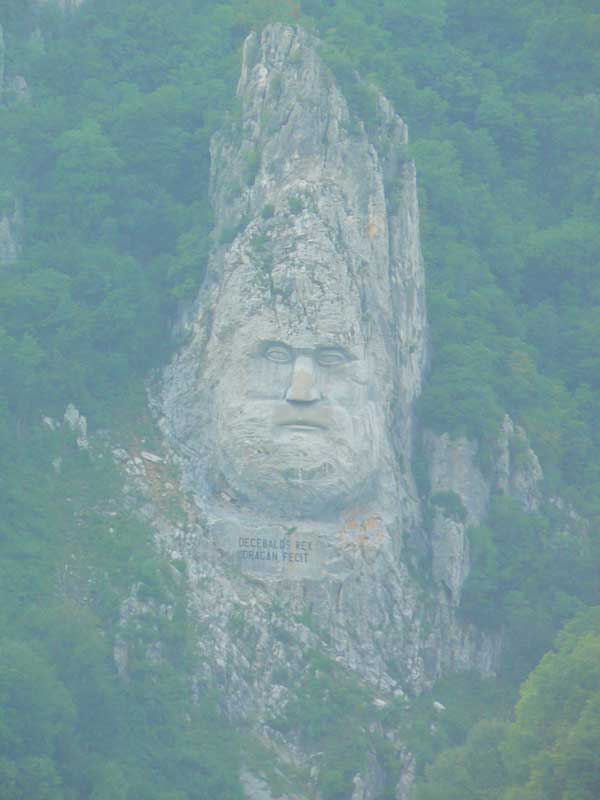 Do Albanii 2009 - Serbia, skalna rzeźba przy kanionie Derdap wzdłuż Dunaju
