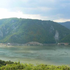 Do Albanii 2009 - Serbia, cerkiew i skalna rzeźba przy kanionie Derdap na Dunaju