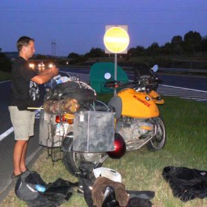 Do Albanii 2009 - oczekiwanie na drugi etap akcji ratunkowej na Węgrzech