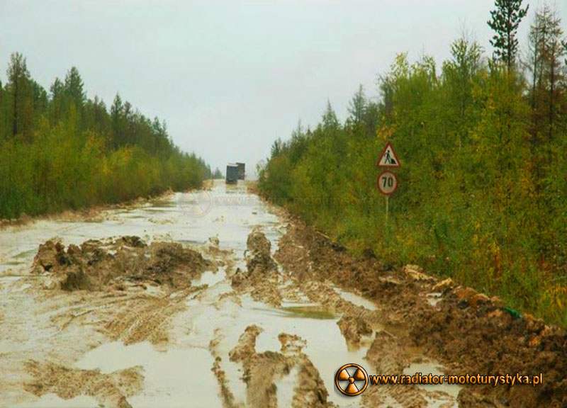 Błotna autostrada do Jakucka w Rosji 
