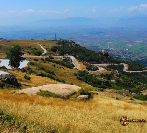 Monastyr Zlatovrv - droga do monastyru - do kraju śmieci, mercedesów, bunkrów i klaksonów