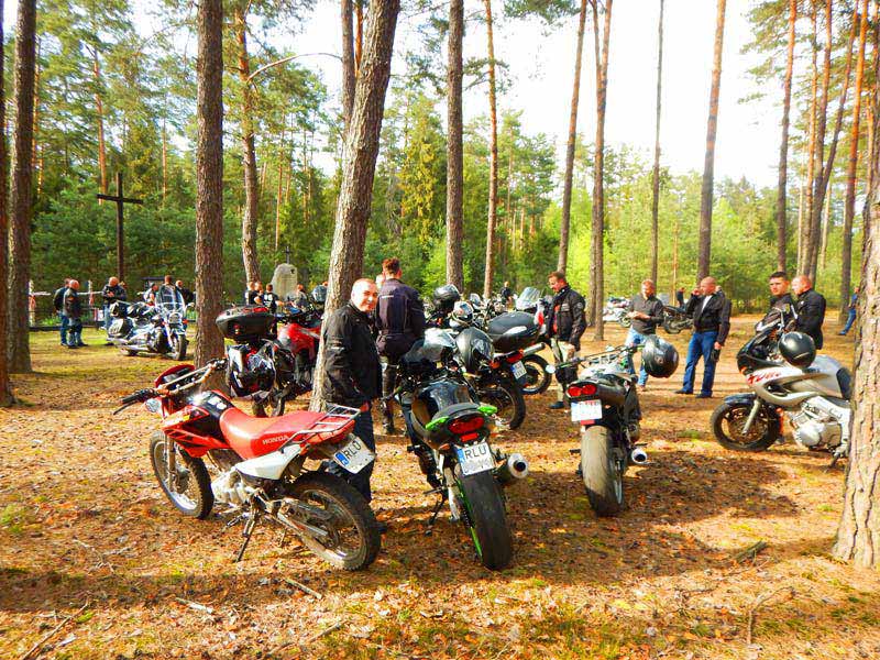 Galeria zdjęć z rozpoczęcia sezonu motocyklowego - Lubaczów-Obóz Zagłady w Błótku 2017