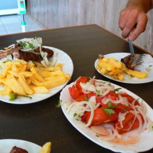 Gruzja motocyklowo 2010 – wyprawa na magiczne Zakaukazie - gruziński posiłek