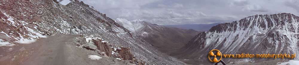 Widok z Khardungla na miejscowość Leh - droga Leh-Manali - Himalaje - Indie 2011