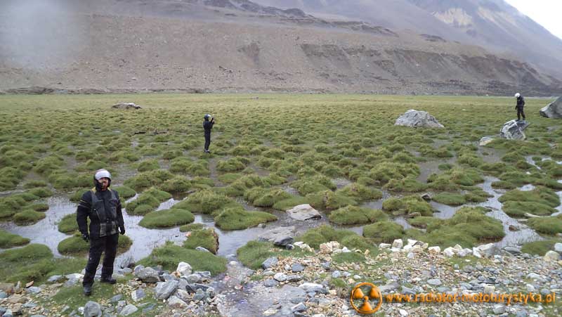 Droga Leh-Manali do Pangong Tso - kamienie - Indie 2011