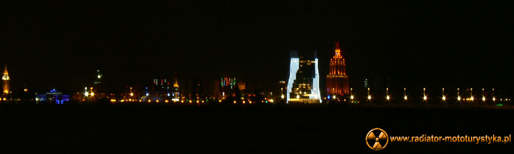 Gruzja - nocna panorama Batumi